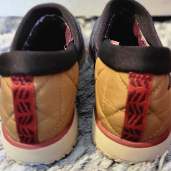 LL Bean Waterproof Primaloft Quilted Slip On sz 8 in Navy/Tan - Picture 5 of 9